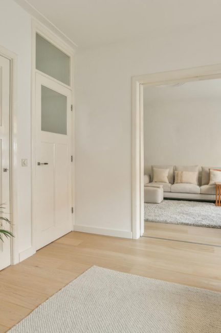 Dębowe deski podłogowe – doskonały wybór dla eleganckiego i naturalnego wystroju wnętrza